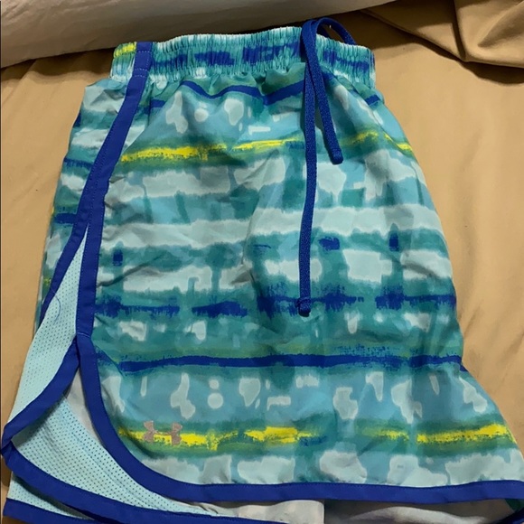 Women’s multi color under armour shorts - Picture 1 of 5